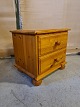 Lille kommode Kr. 400,-