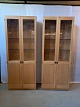 2 Vitrineskabe Kr. 6500,-